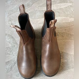 Worn once! Blundstone Chelsea style boots. Like new